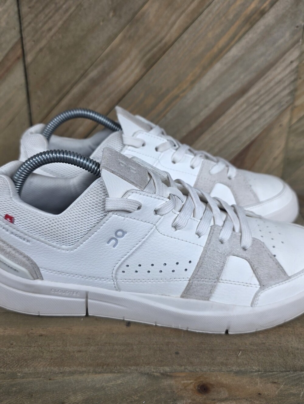 On Running The Roger Clubhouse Womens Athletic Leather Sneakers Size 9 White